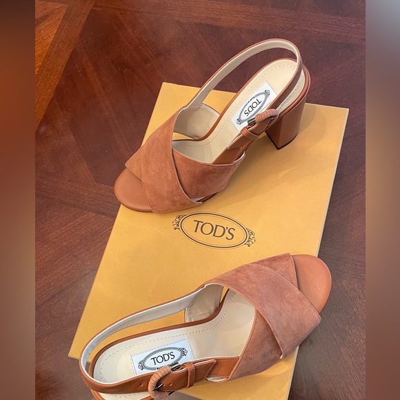 Tod’s Fascia block heel leather upper, lining, and sole sandals - Picture 9 of 12